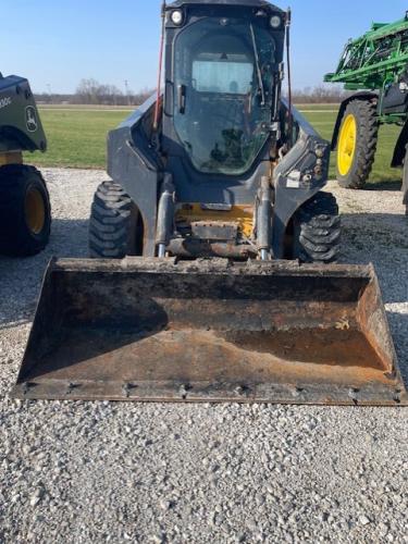 John Deere 332G