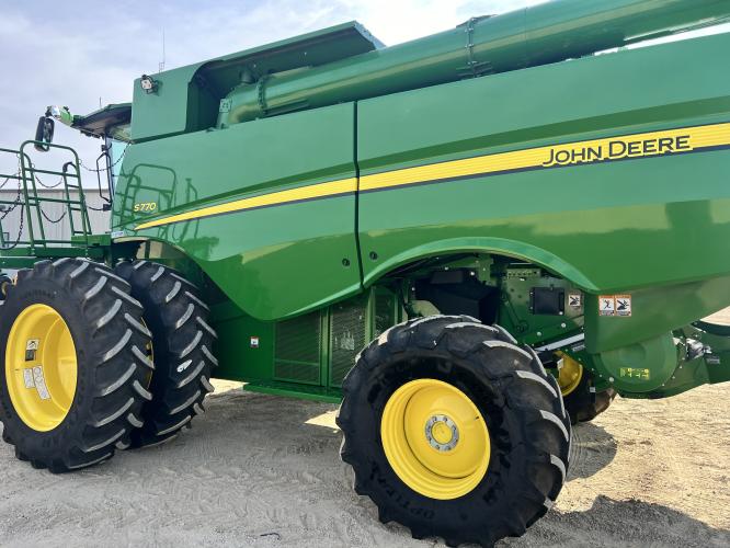 John Deere S770
