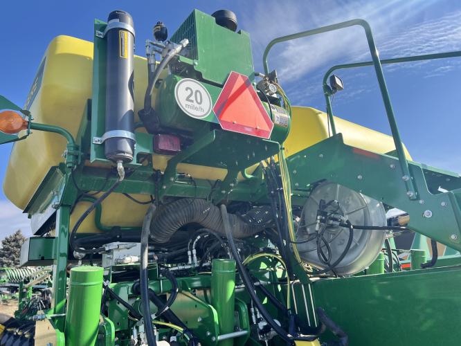 John Deere 1775NT