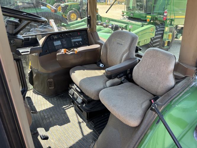 John Deere 8420