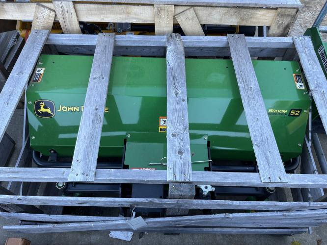 John Deere 52 IN. BROOMS