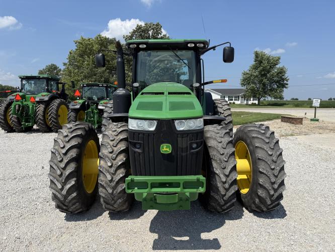 John Deere 8235R