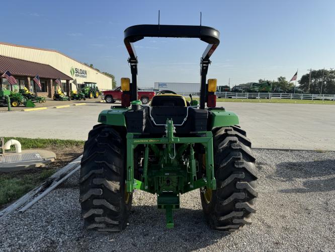 John Deere 4052M