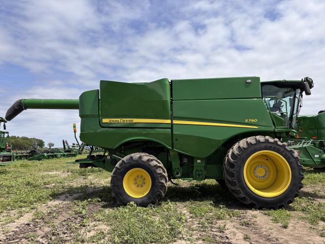 John Deere S790