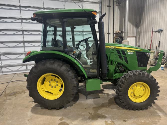 John Deere 5067E
