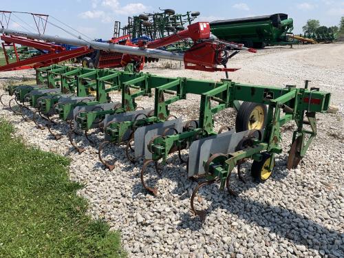 1990 John Deere 825