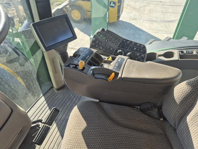 John Deere 8310R