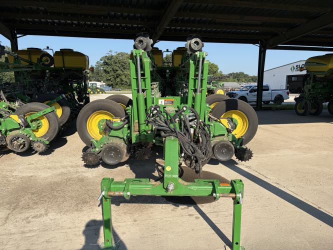 John Deere 1775