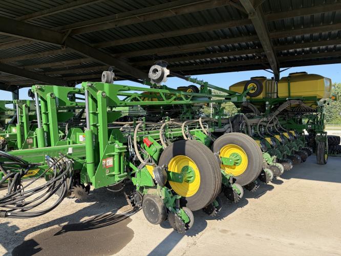 John Deere 1775