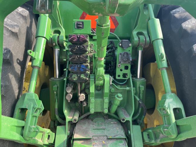 John Deere 8335R