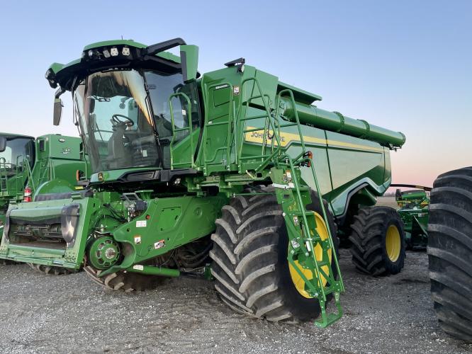 John Deere X9 1100