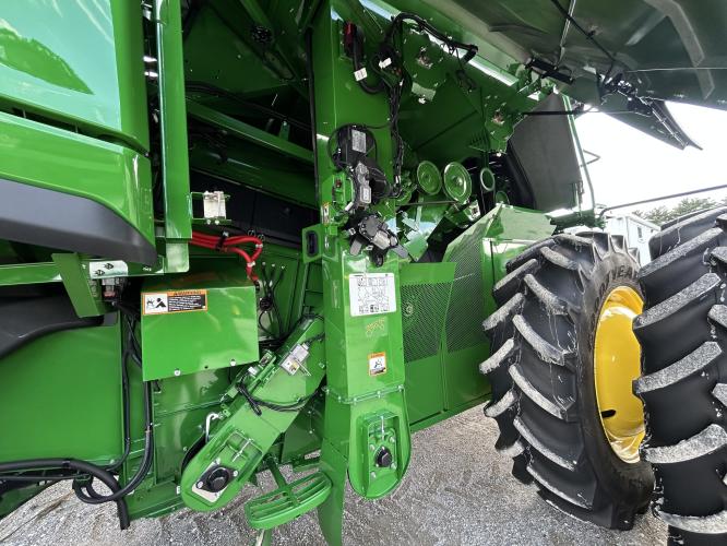 John Deere S7 700