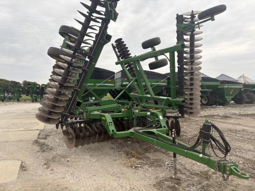 2010 John Deere 637