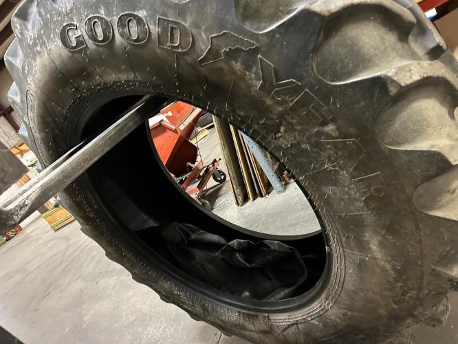 Goodyear GY 52085R42 R1W tire