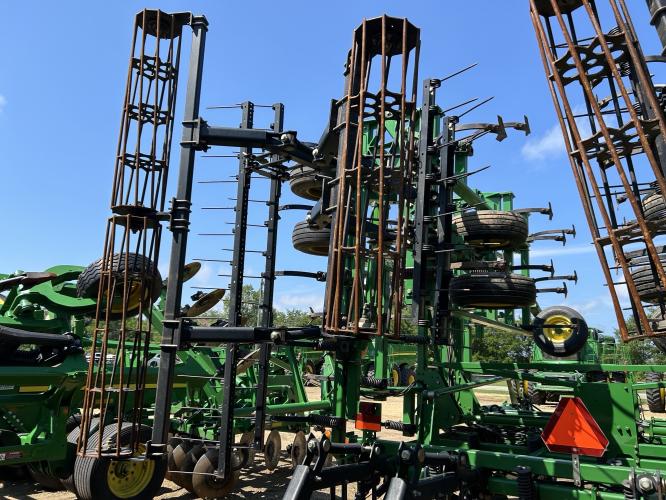 John Deere 2210