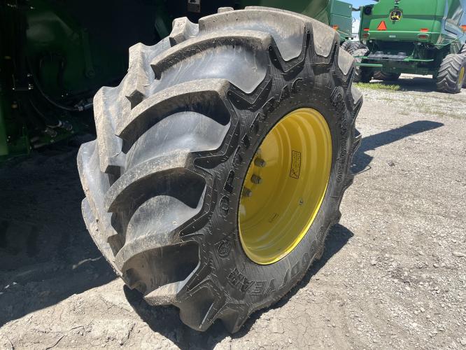 John Deere S7 900