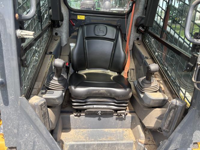 John Deere 333G