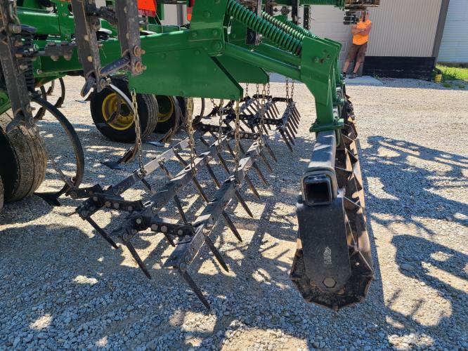 John Deere 2210