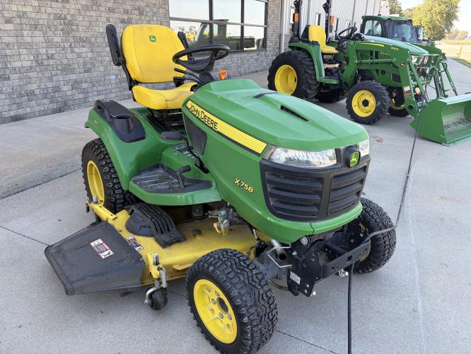 John Deere X758
