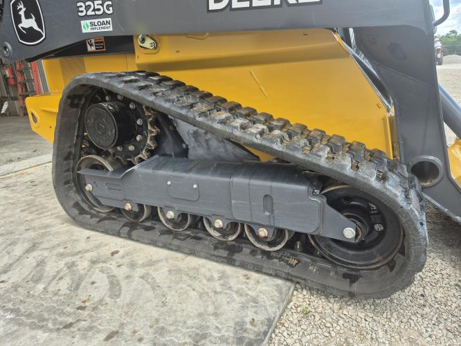 John Deere 325G