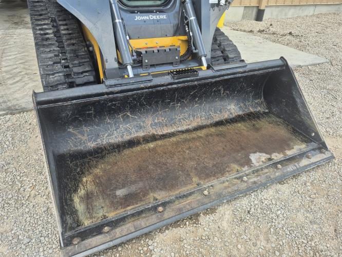 John Deere 325G