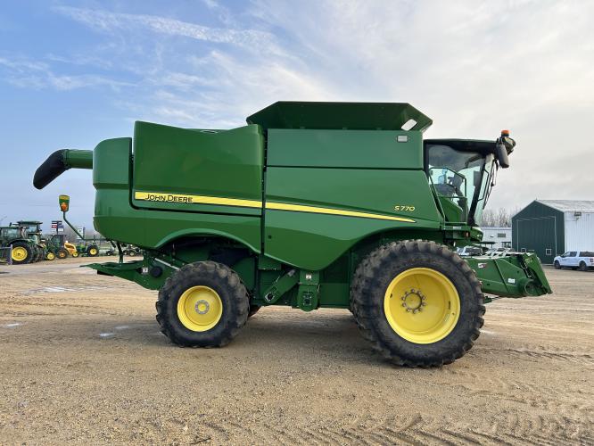 John Deere S770