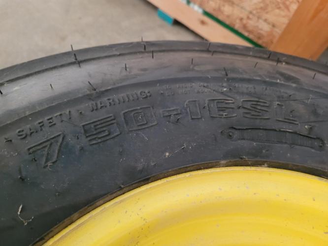 John Deere 7.50-16