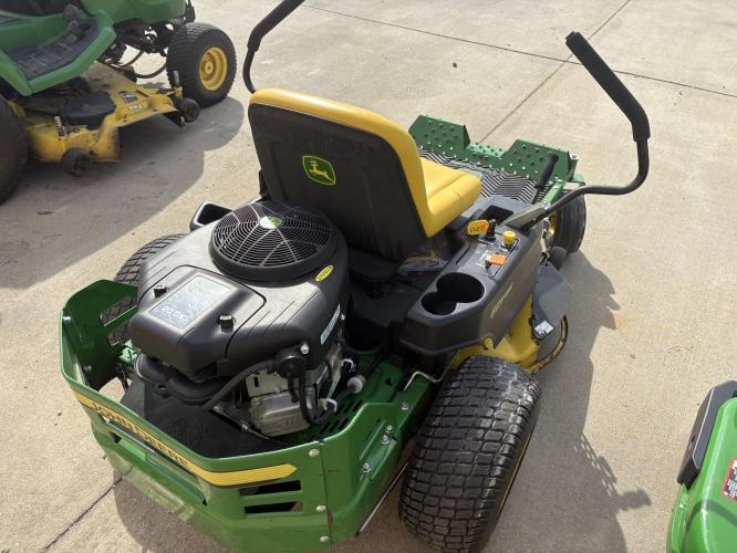 John Deere Z235