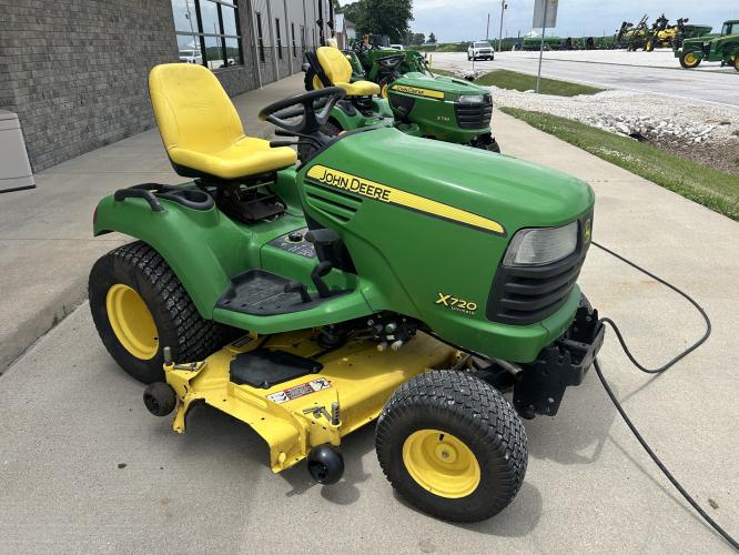 John Deere X720