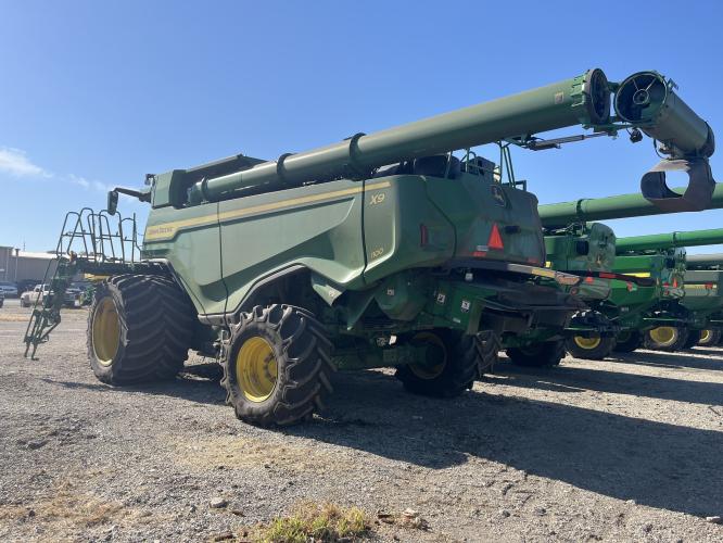 John Deere X9 1100