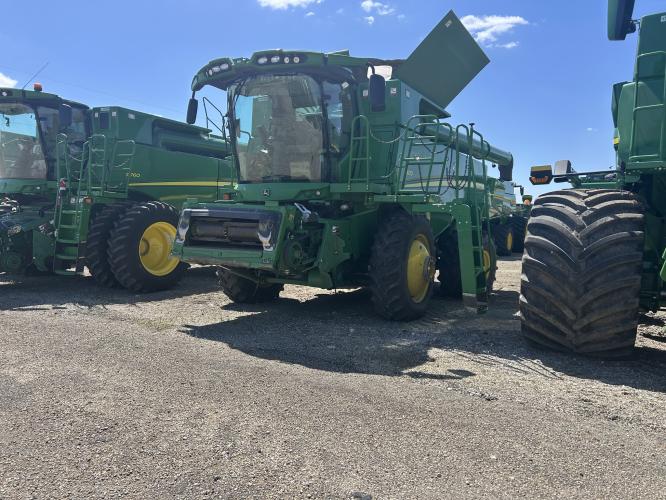John Deere S670