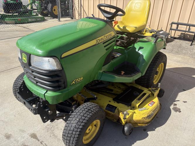 John Deere X724