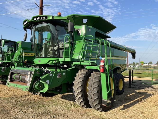 John Deere S670