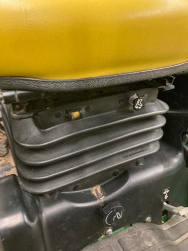 John Deere 3046R