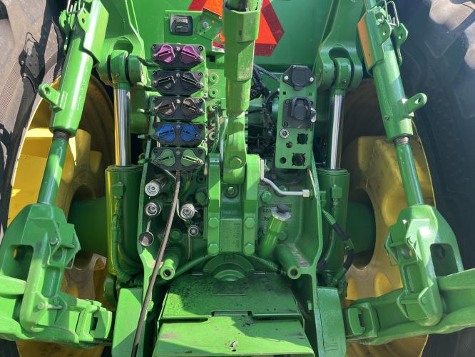 John Deere 8335R