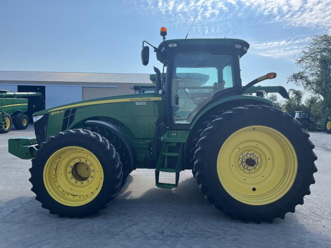 John Deere 8335R