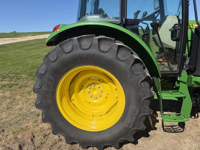 John Deere 5120M
