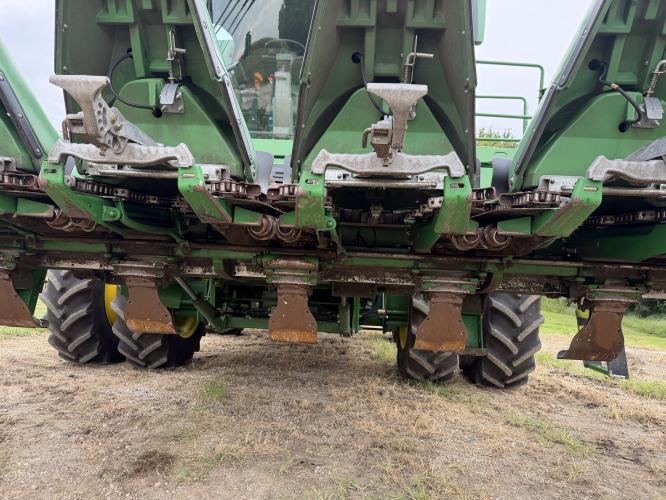 John Deere C8R