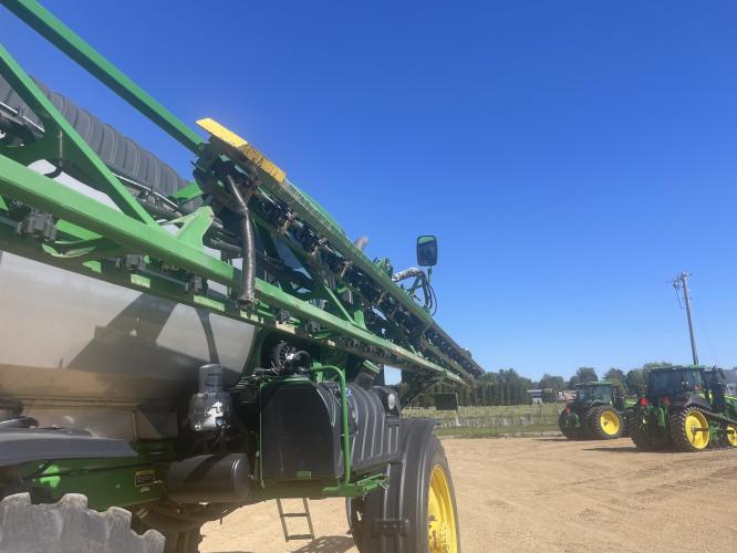 John Deere R4044