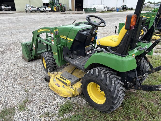 John Deere 2305