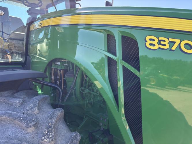 John Deere 8370R