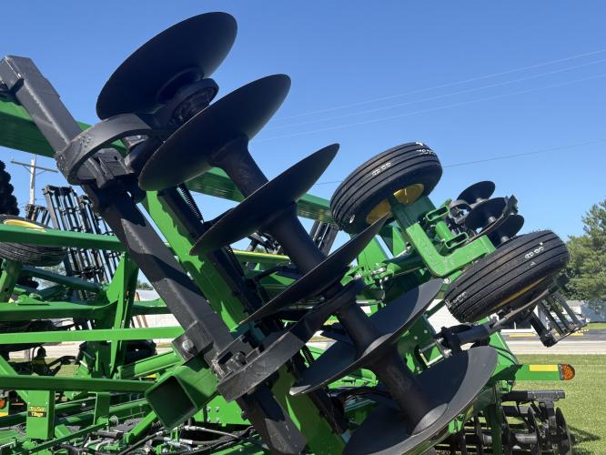 John Deere 2720