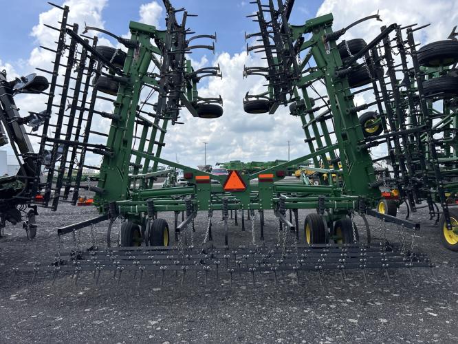 John Deere 2210