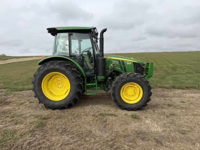 John Deere 5120M