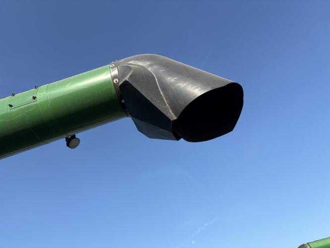John Deere S670