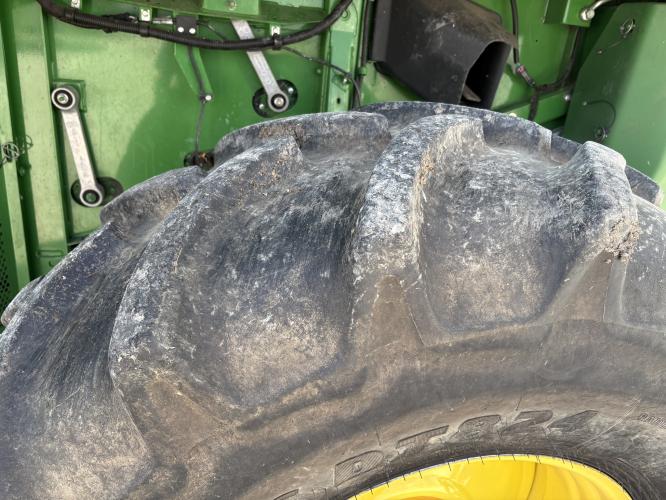 John Deere S670