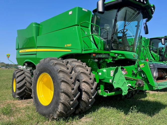 John Deere S790