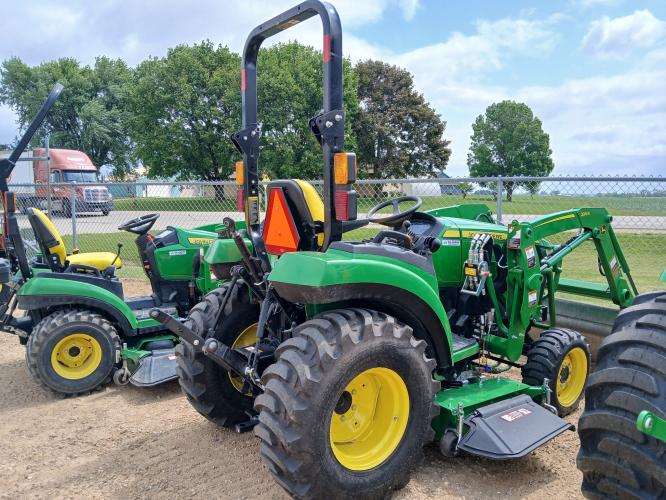 John Deere 2032R