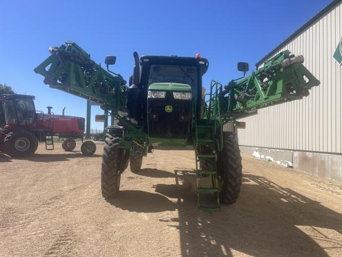 John Deere R4044