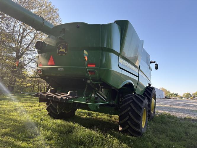 John Deere S780